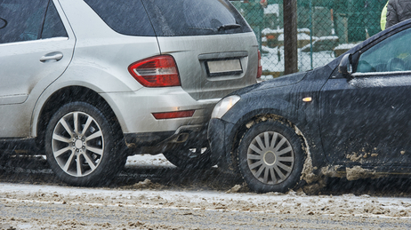 Quels sont les meilleurs pneus d'hiver que vous pouvez acheter ? 8 accident de voiture en hiver