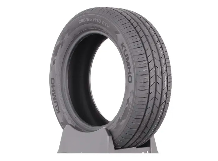 Kumho Ecsta HS52