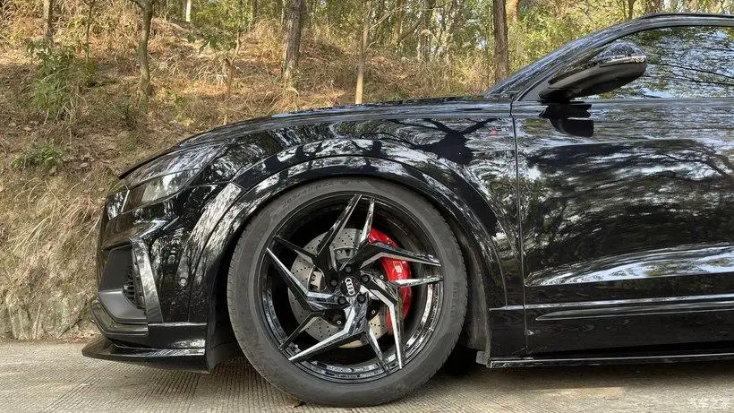 Calculateur de pneus de réglage de blog pour jantes et accessoires de jantes pour votre voiture. 5 Kit de décoration Audi Q8 ABT Airride 1