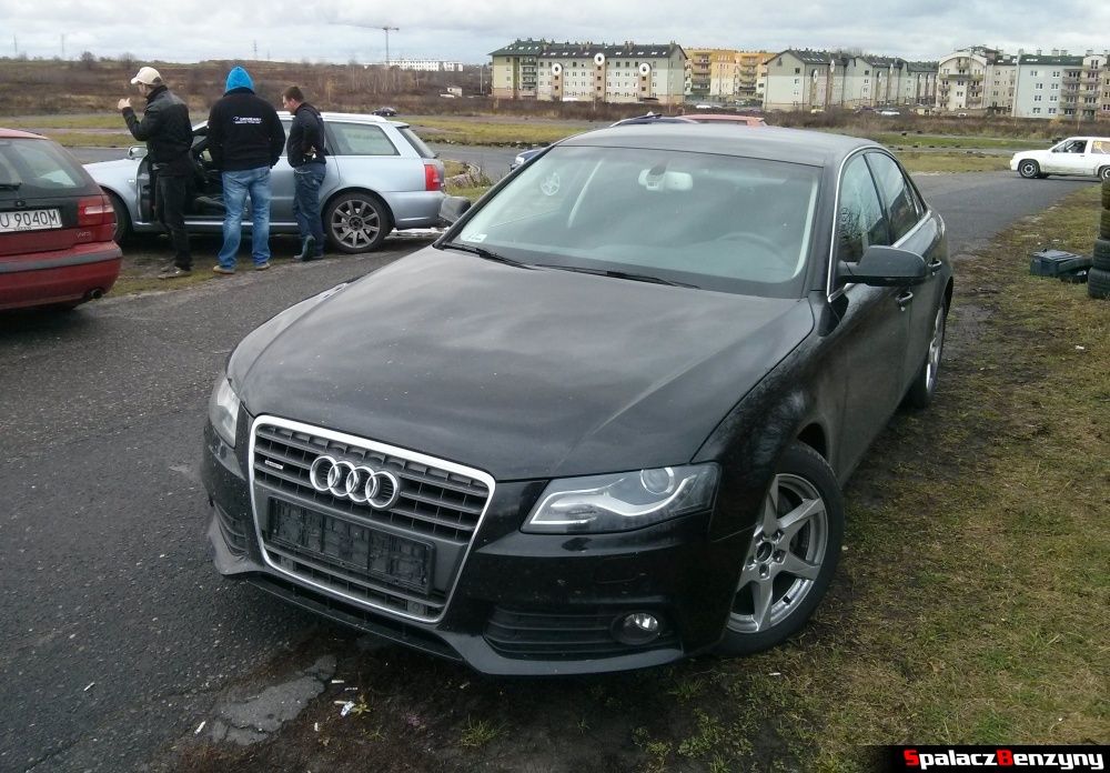 Audi A4 quattro lors d'un entraînement pluvieux sur la piste de Lublin