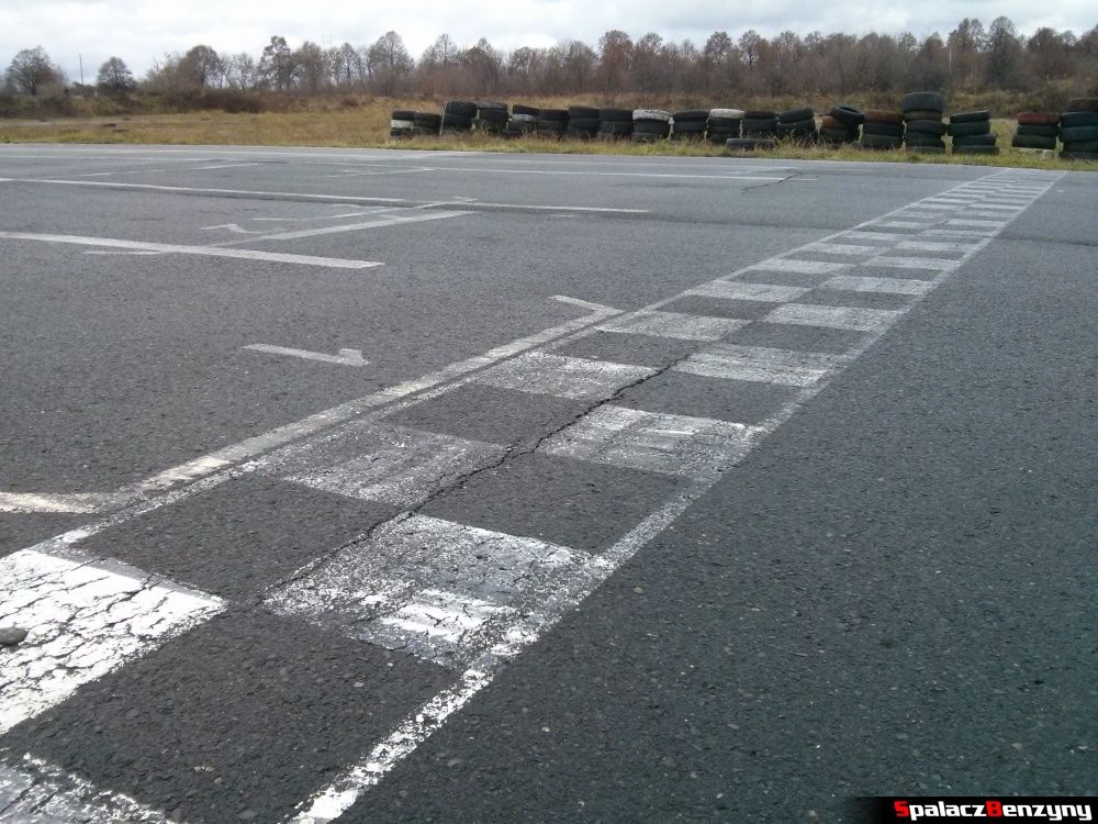 Surface mouillée de la piste de Lublin