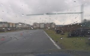 Pluie pendant la conduite sur la piste à Lublin