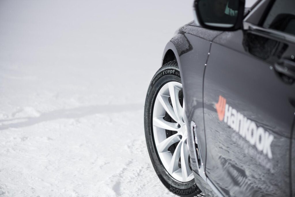 Les pneus hiver Hankook convainquent lors de tests européens indépendants