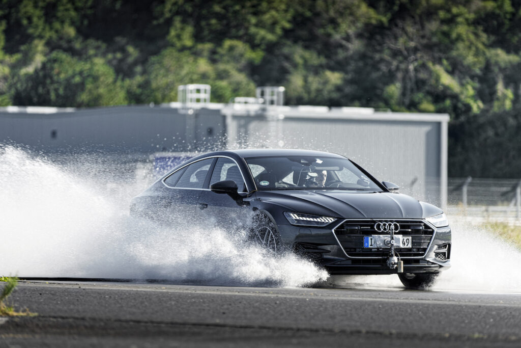 Test de pneus été - Les meilleurs pneus pour la classe moyenne-premium