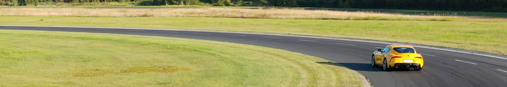 Voiture d'essai de pneus été 2022