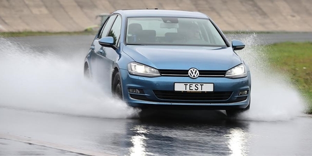 Le test de pneus été 2018 a un vainqueur surprenant.  La jeune marque Falken - AutoRevue.cz