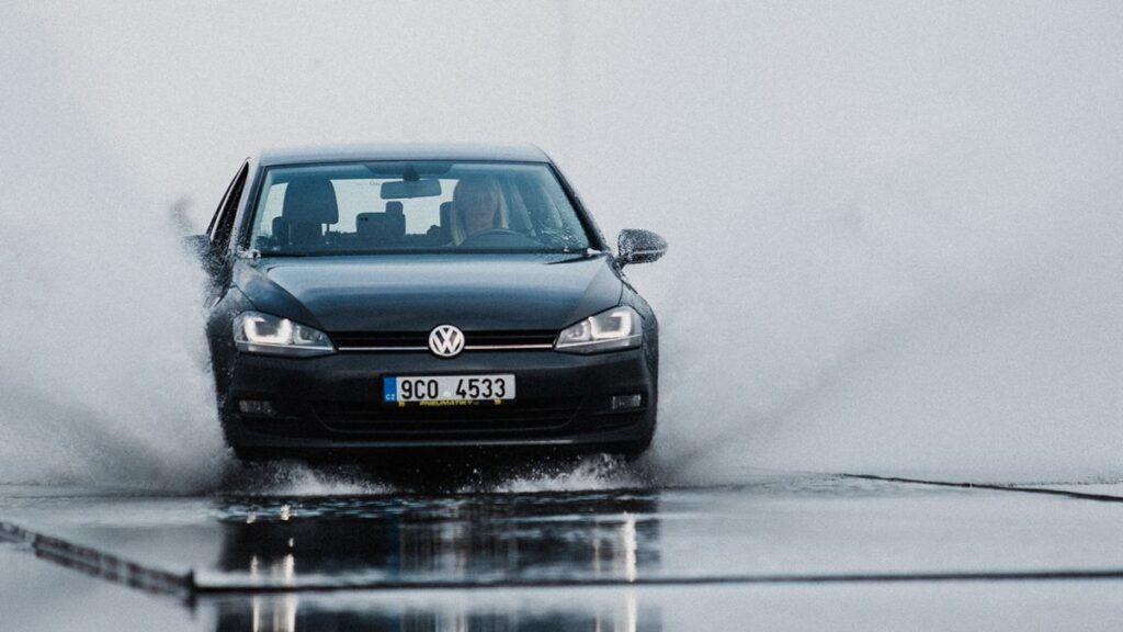 Les tests de pneus mentent.  Ou non?  Comment c'est vraiment