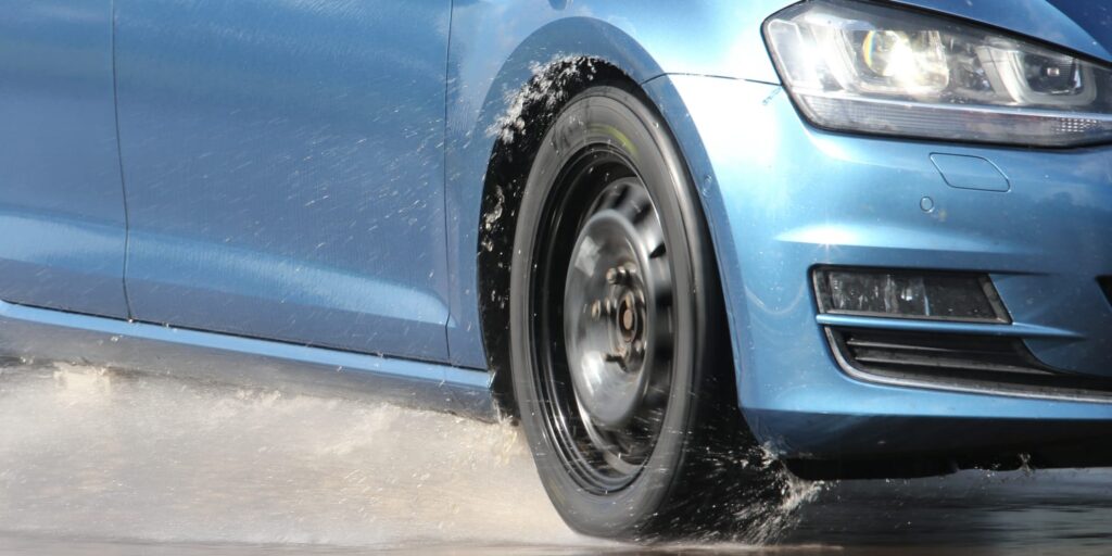 Profondeur de bande de roulement minimale pour les pneus d'hiver et d'été