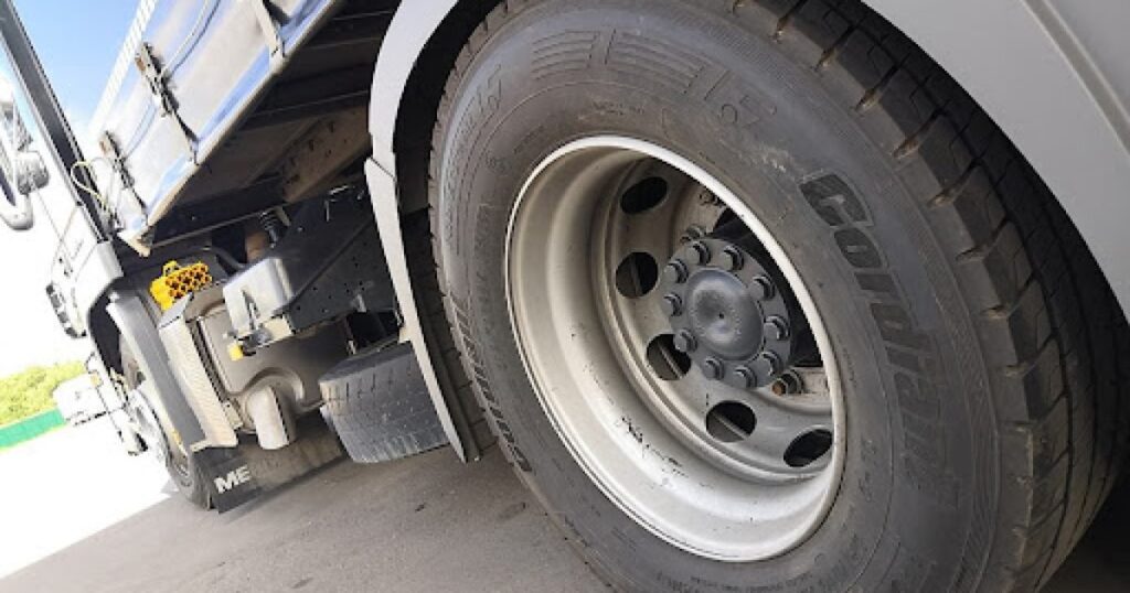 influence de la bande de roulement, de la largeur et du profil des pneus sur le freinage et la consommation de carburant — Delo.ua