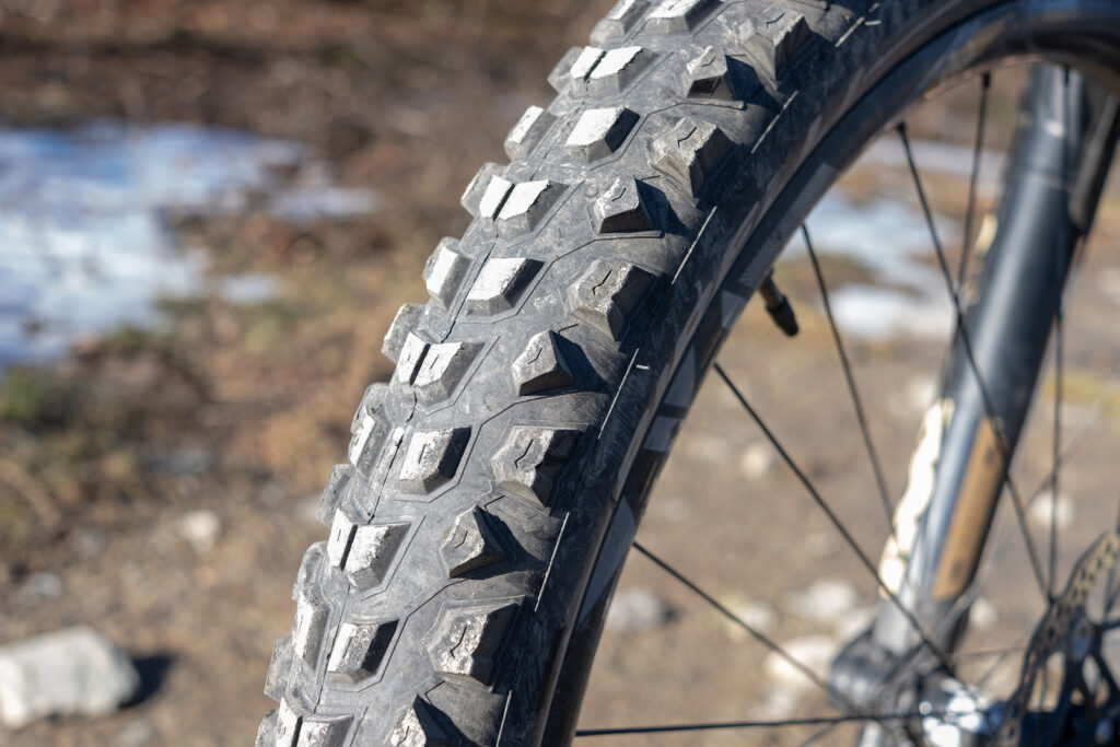 Test : Pneu VTT Pirelli Scorpion - Souple et Arrière