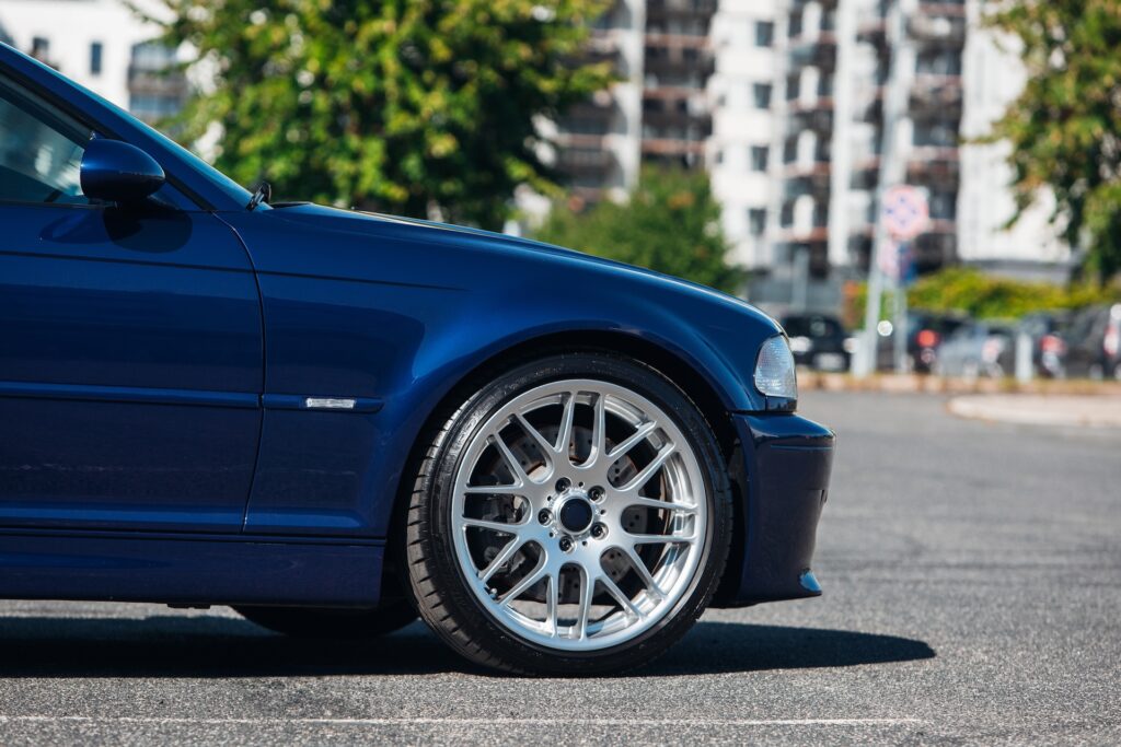 Dois-je s'adapter à de nouveaux pneus devant ou derrière ma voiture? 5 Dois-je s'adapter à de nouveaux pneus devant ou derrière ma voiture? - 3