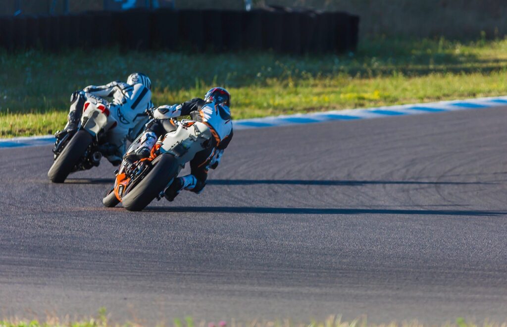 michelin pilot sport 4: avis et prix 495 découvrez le michelin pilot sport 4, un pneu haute performance conçu pour une adhérence optimale et une sécurité accrue sur route, idéal pour les conducteurs exigeants.