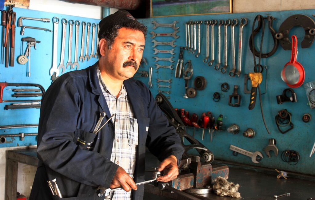 Experts en pneus | Pneuboss.cz 145 tire experts : votre spécialiste de confiance pour l'achat, la réparation et l'entretien de pneus. profitez de services rapides et de conseils personnalisés.