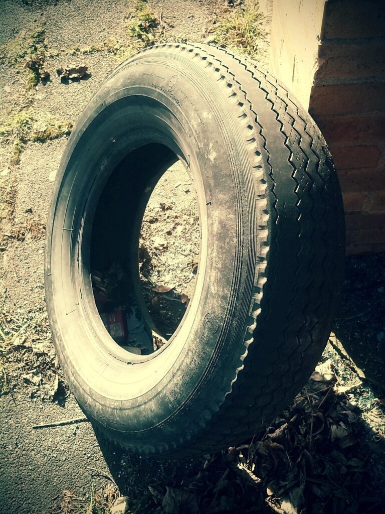 découvrez nos pneus d'hiver performants pour une conduite sécurisée sur routes enneigées et verglacées. adoptez la meilleure adhérence cet hiver.